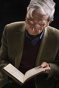 While at UC Berkeley in March to keynote the “Science for Parks, Parks for Science” conference, E. O. Wilson enjoyed reading one of Joseph Grinnell’s original field notebooks from 1910, housed at the Museum of Vertebrate Zoology.